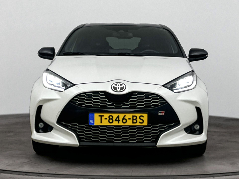 Toyota Yaris 1.5 Hybrid GR Sport Bi-tone Pearl White / Zwart da — photo 4