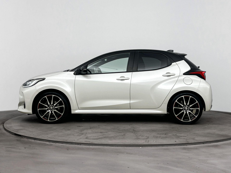 Toyota Yaris 1.5 Hybrid GR Sport Bi-tone Pearl White / Zwart da — photo 3