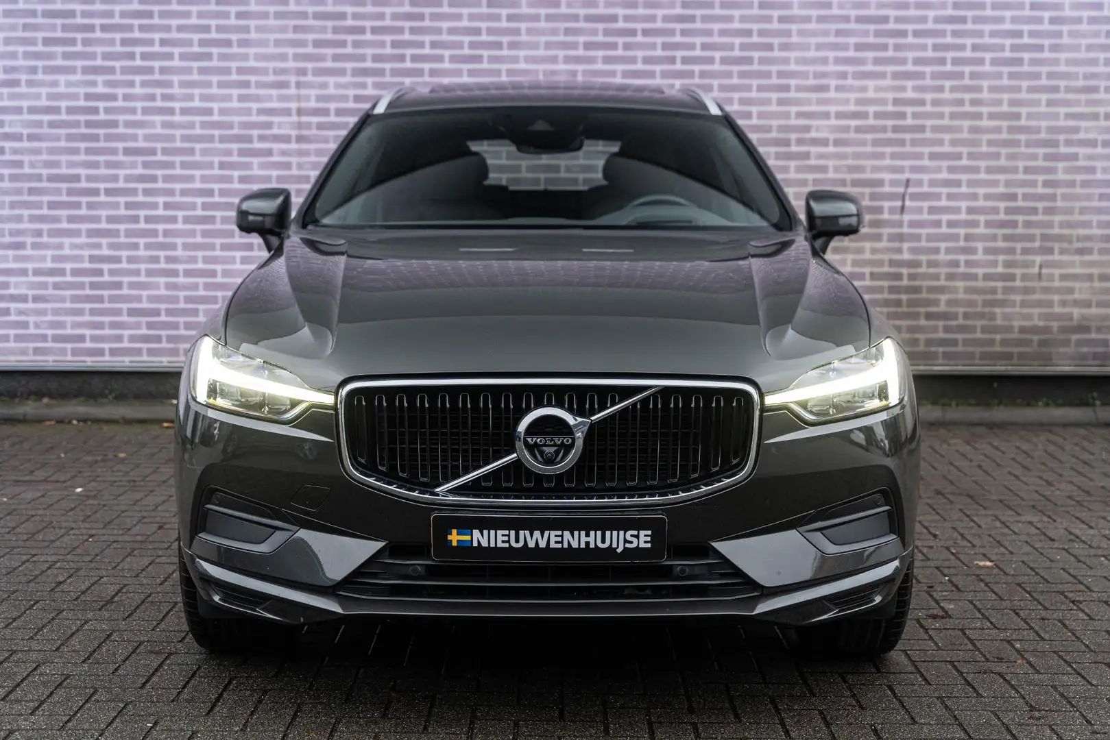 Volvo XC60 2.0 B5 Momentum Exclusive | Adaptieve Cruise Contr Gris - 2
