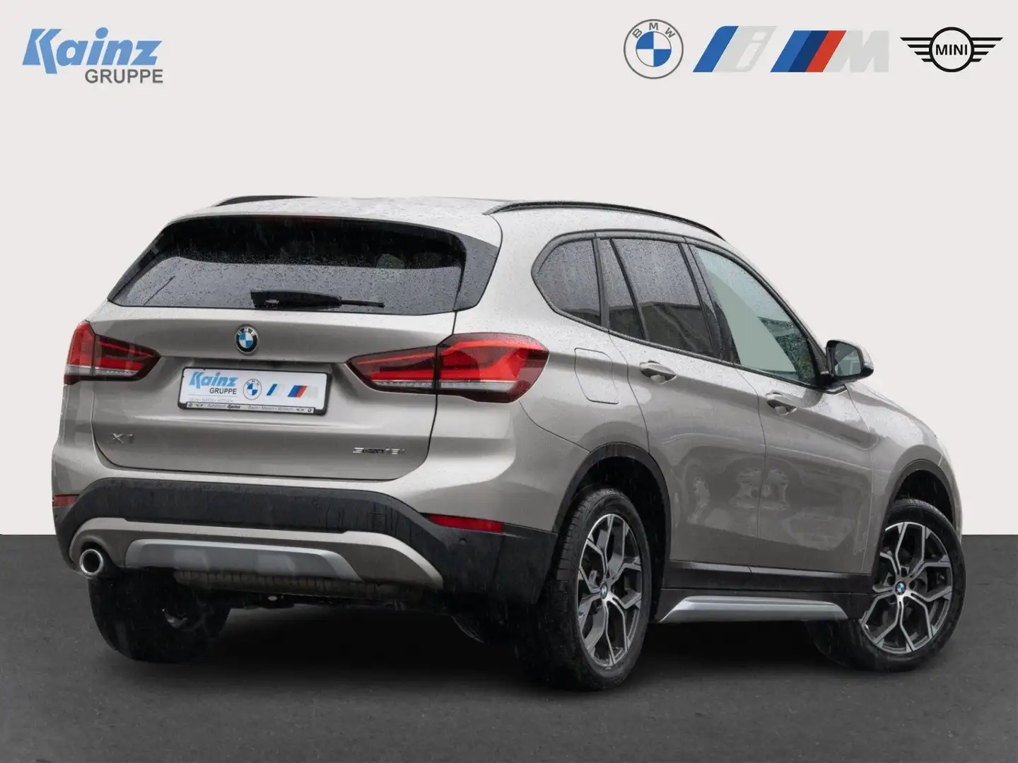 BMW X1 sDrive18i (2 xLine Grau - 2