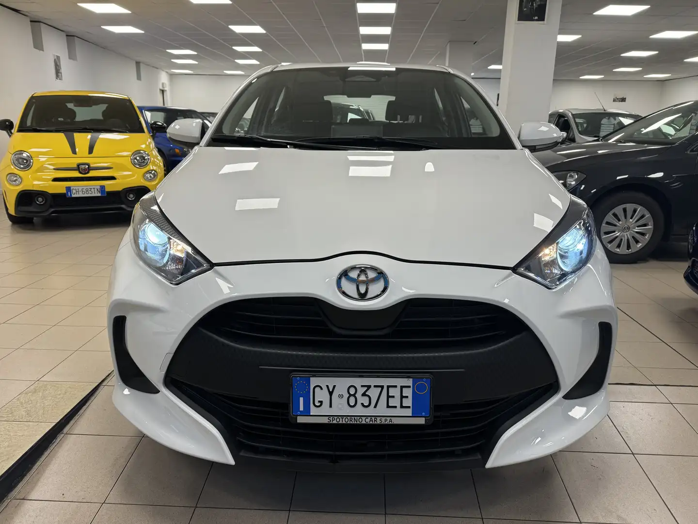 Toyota Yaris Yaris IV 2025 1.5h Active Weiß - 2