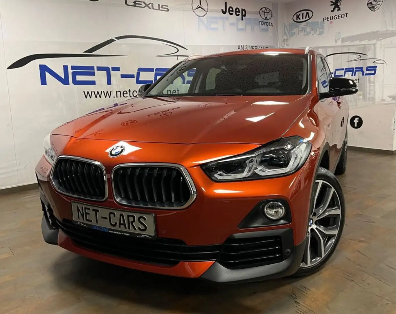 BMW X2 xDrive20i Sport Line*Leder*PANORAMA*Kamera Orange - 1