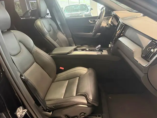 Volvo XC60 view 10