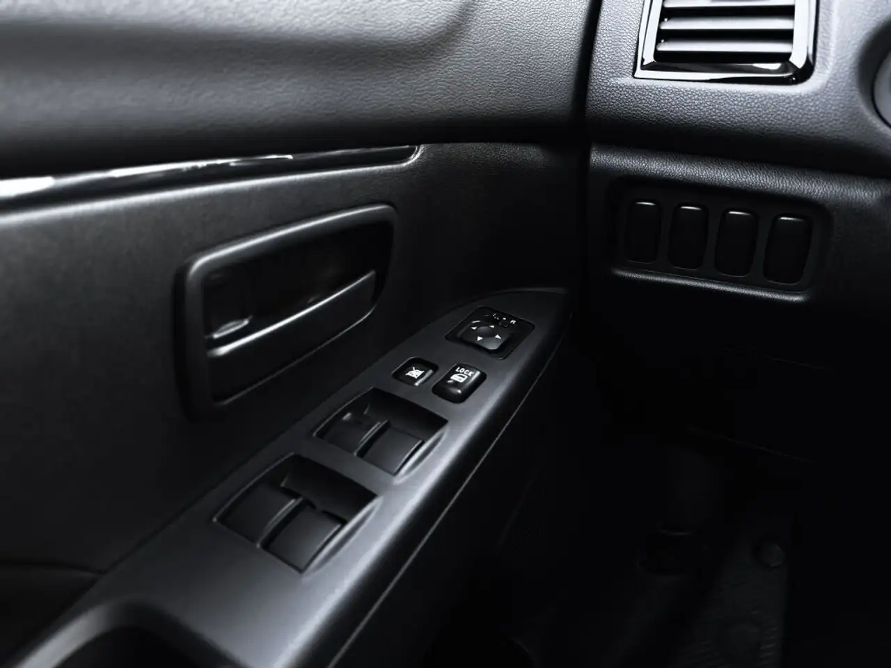 Mitsubishi RVR снимка Mitsubishi RVR