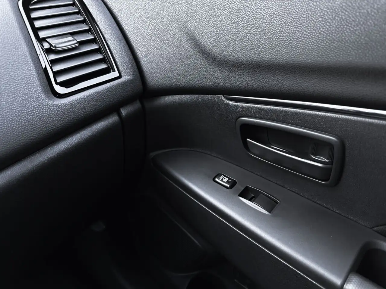 Mitsubishi RVR снимка Mitsubishi RVR
