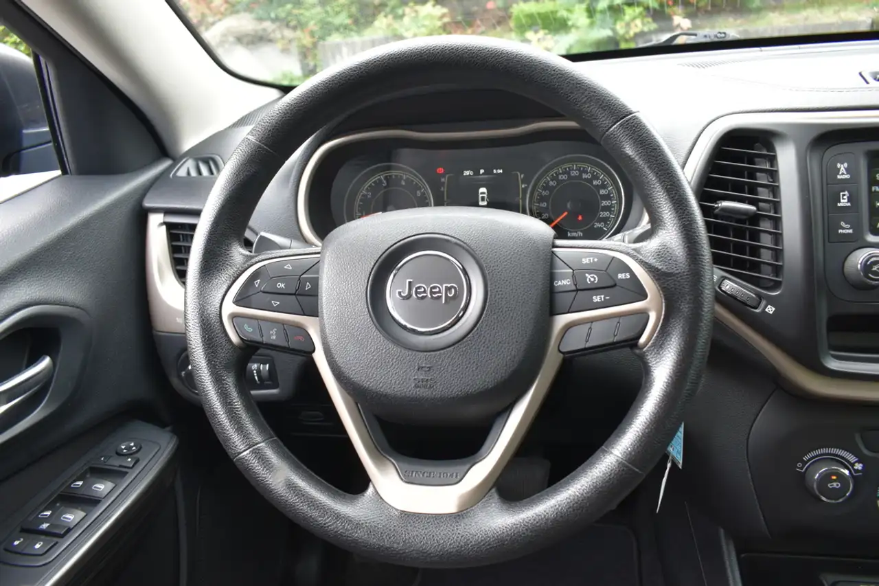 Jeep Cherokee снимка Jeep Cherokee