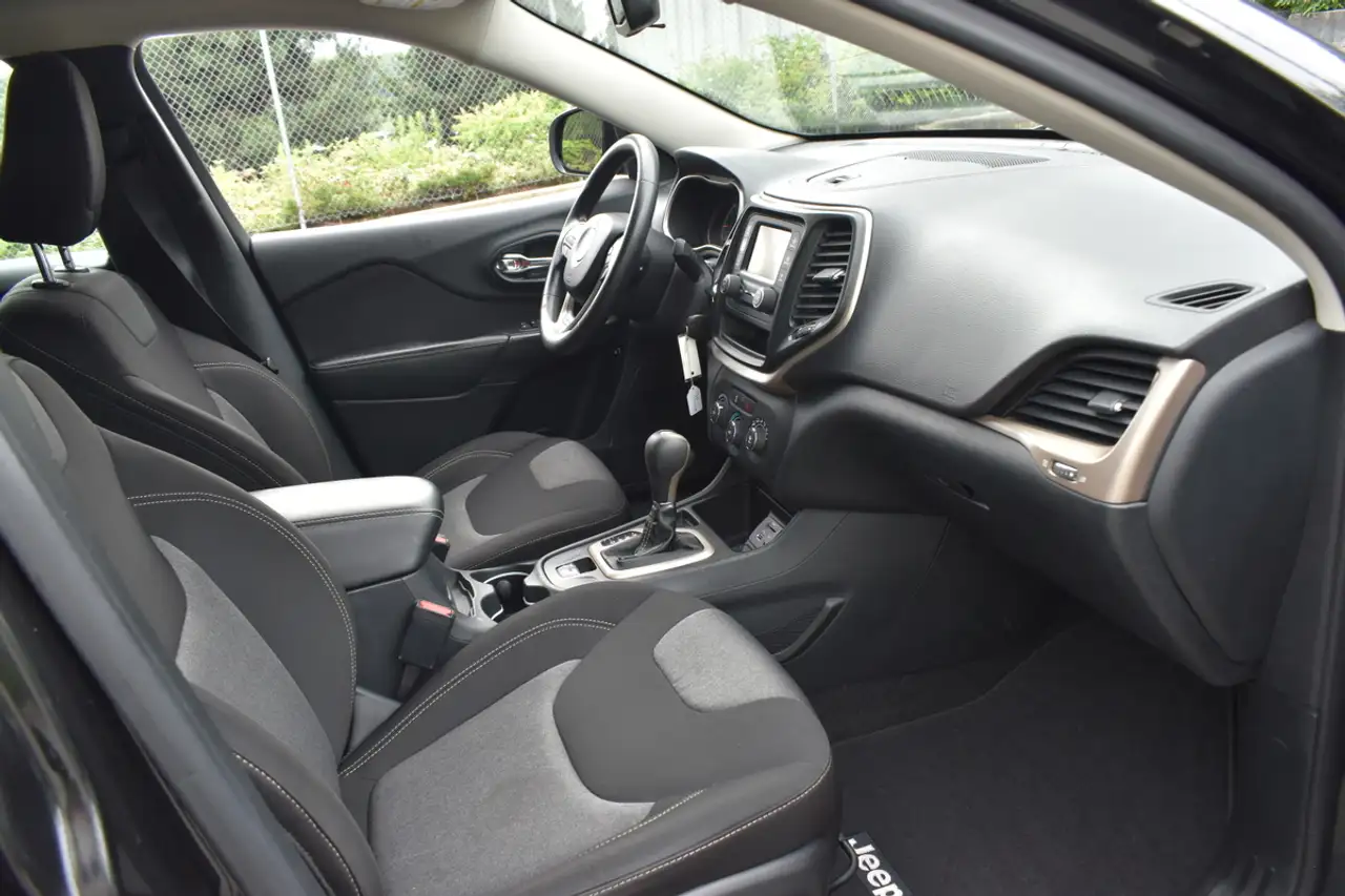 Jeep Cherokee снимка Jeep Cherokee