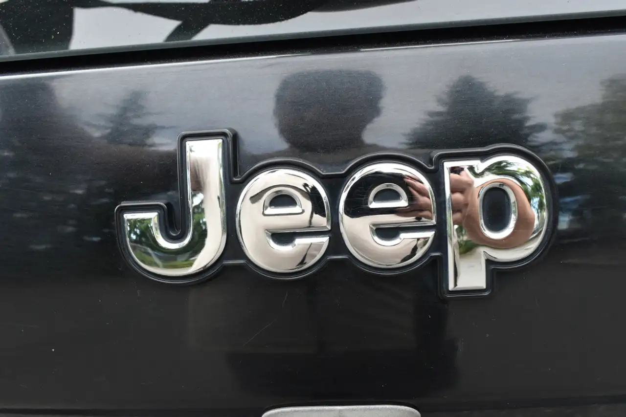 Jeep Cherokee снимка Jeep Cherokee