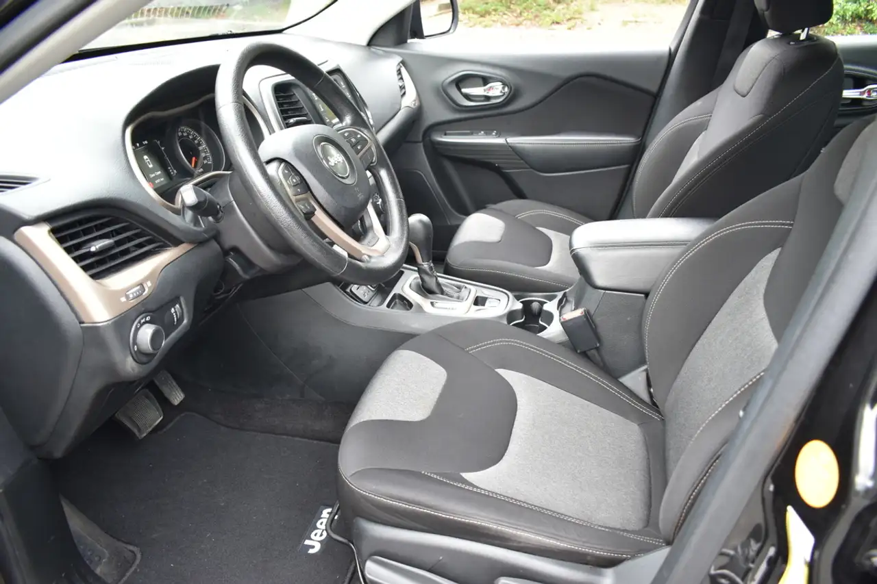 Jeep Cherokee снимка Jeep Cherokee