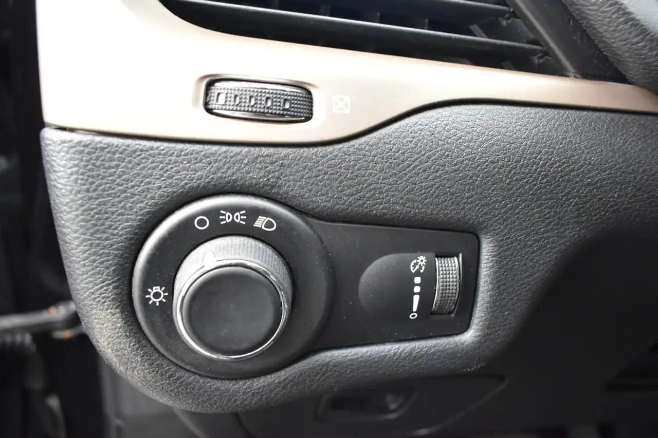 Jeep Cherokee снимка Jeep Cherokee