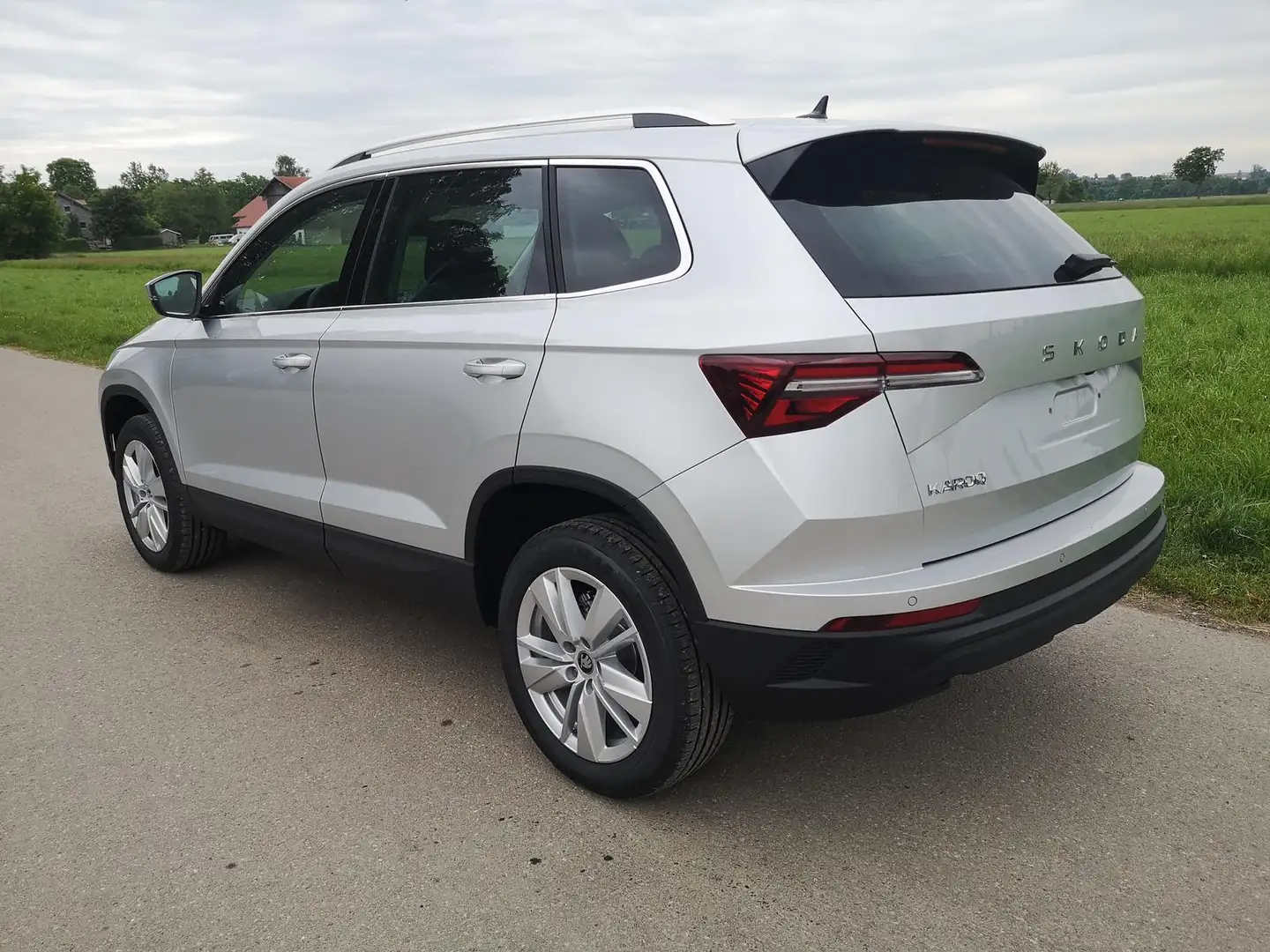 Skoda Karoq 2.0 TDI Selection DSG GV5 AHK 17 Zilver - 2