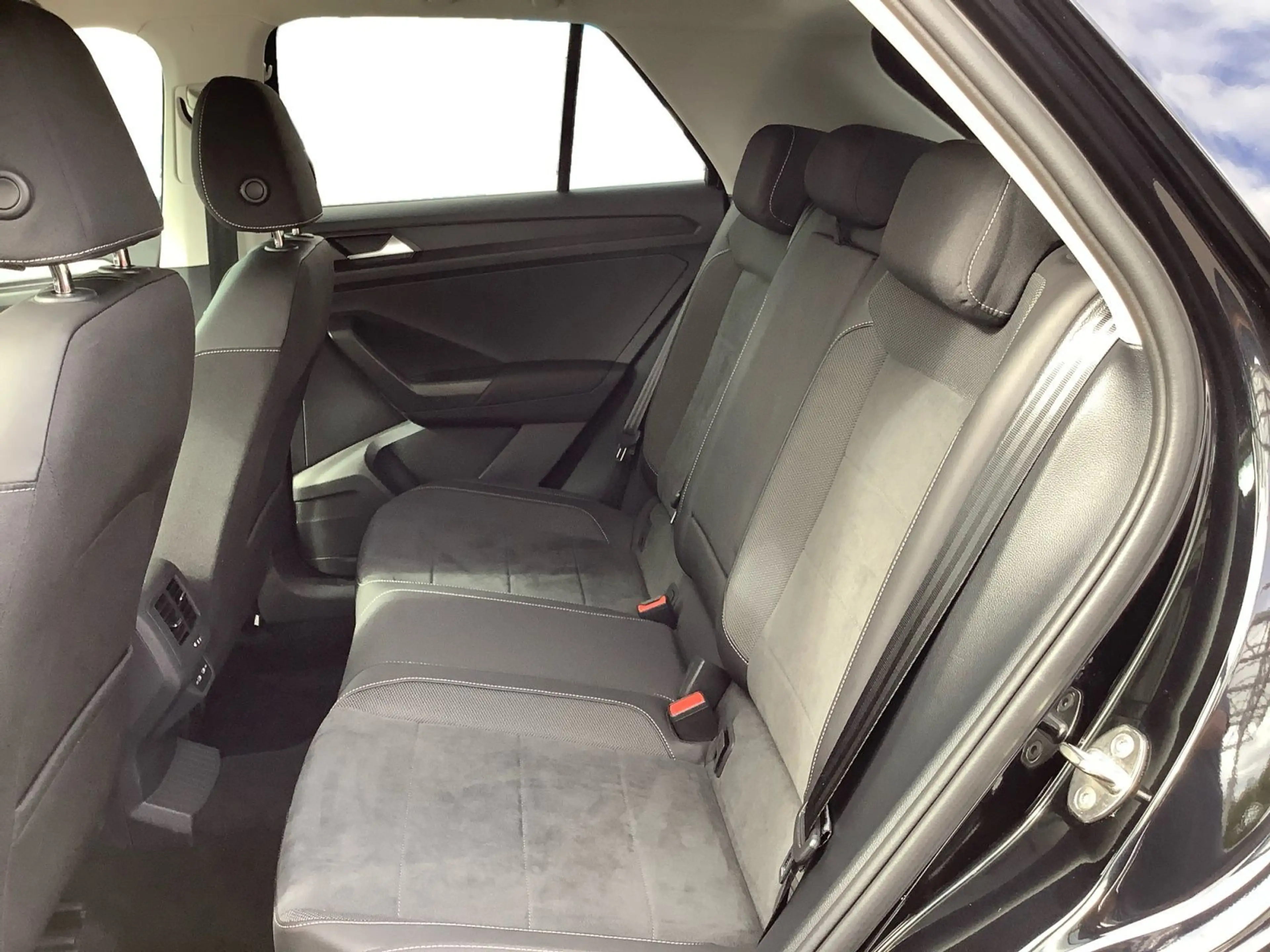 Volkswagen T-Roc Style 1.5 l TSI OPF 110 kW (150 PS) 7-Gang — photo 9