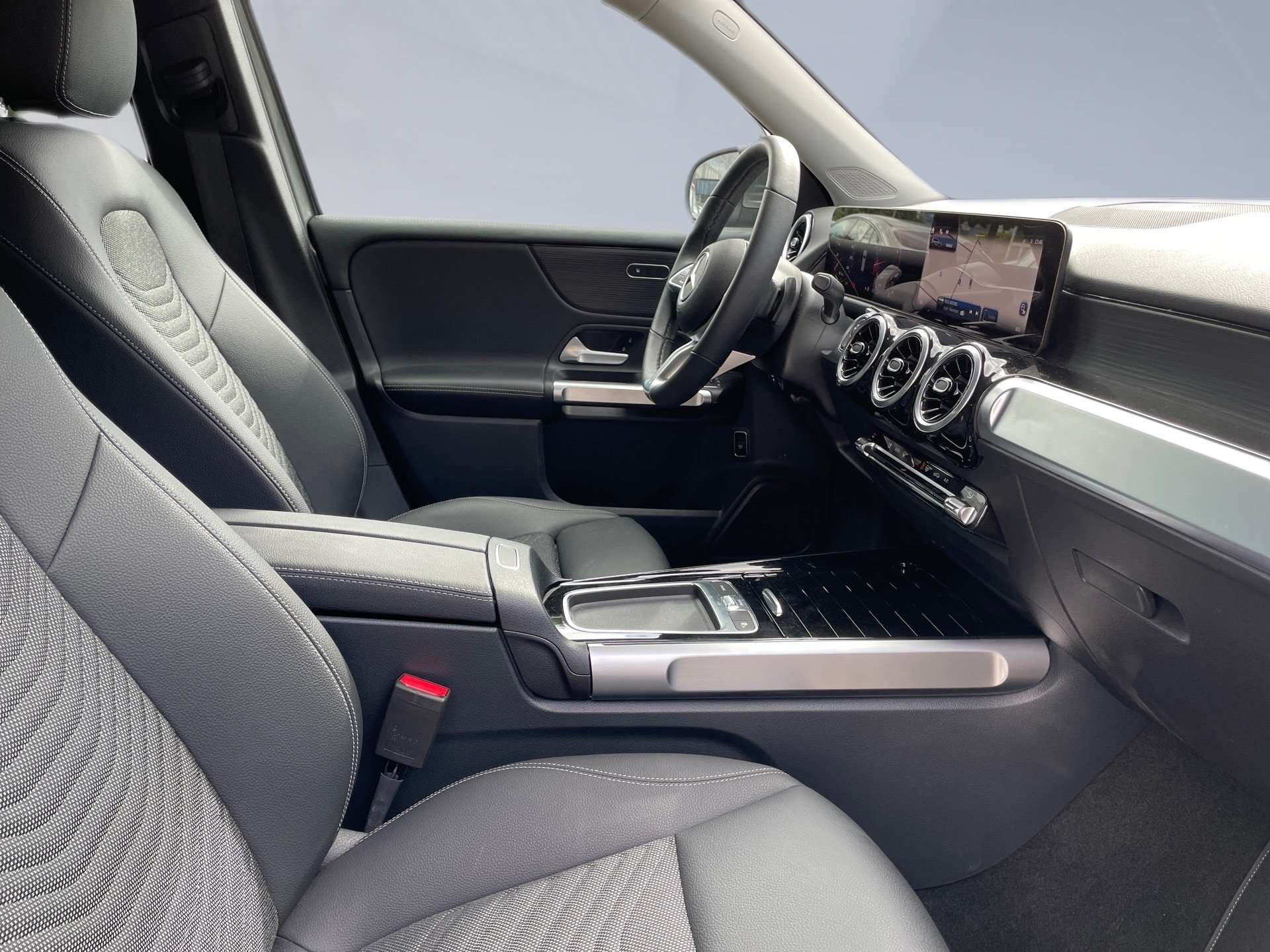 Mercedes-Benz GLB 220