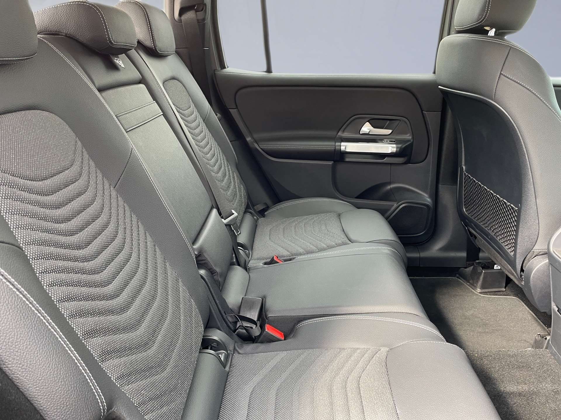 Mercedes-Benz GLB 220