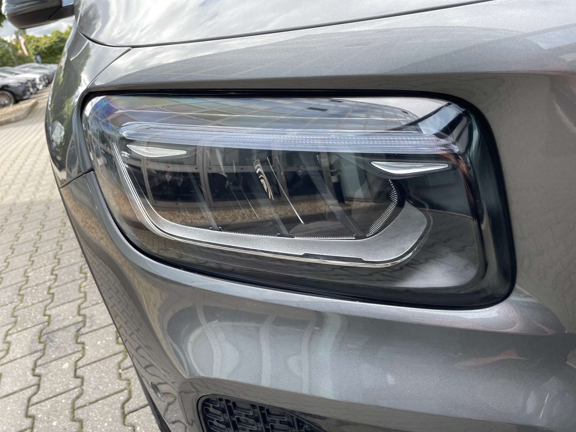 Mercedes-Benz GLB 220