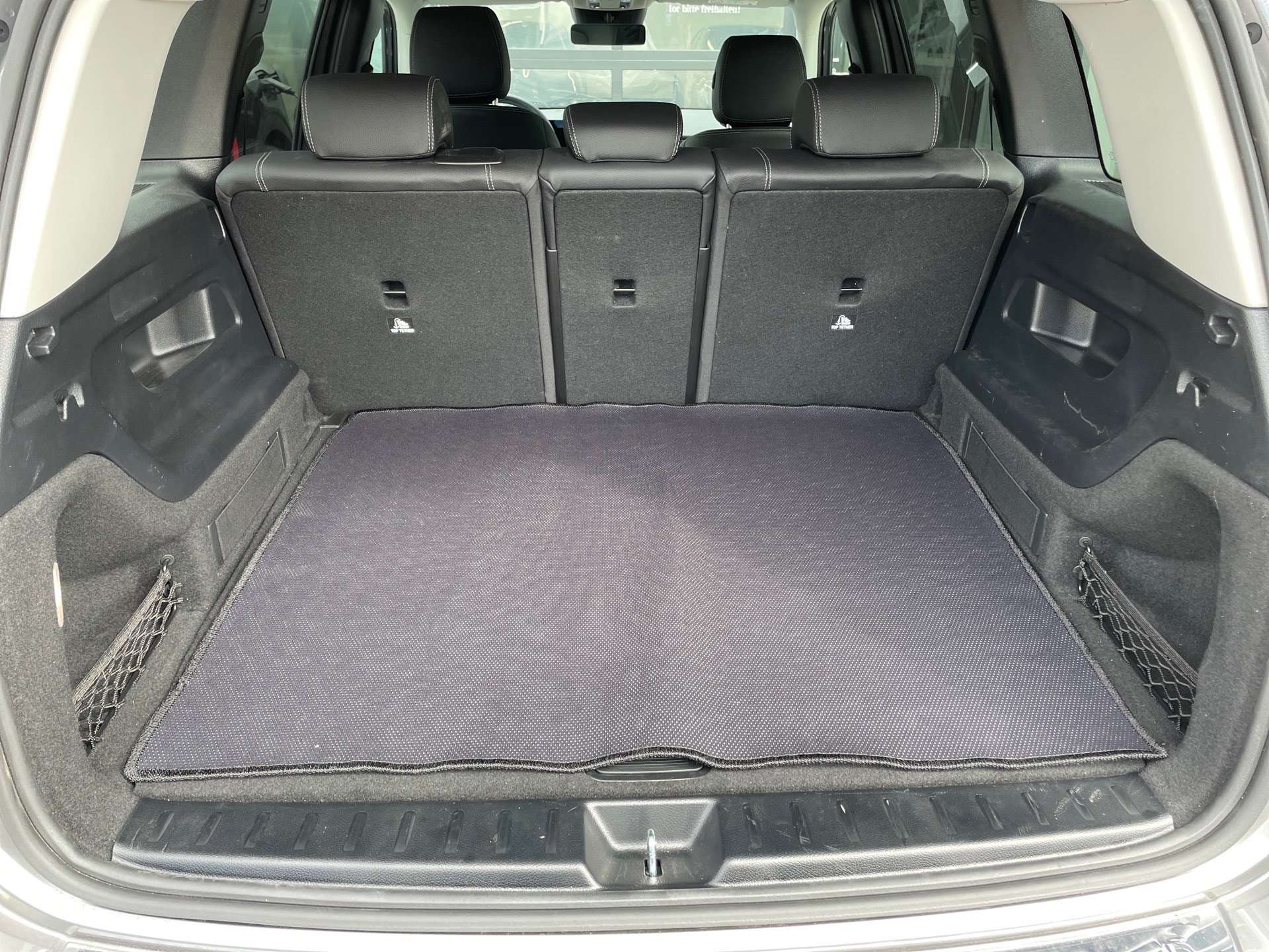 Mercedes-Benz GLB 220