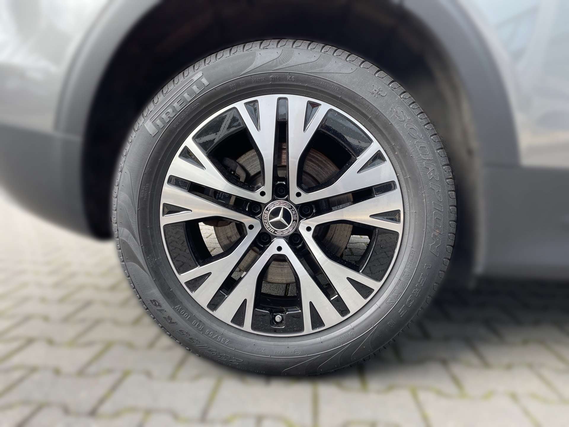 Mercedes-Benz GLB 220