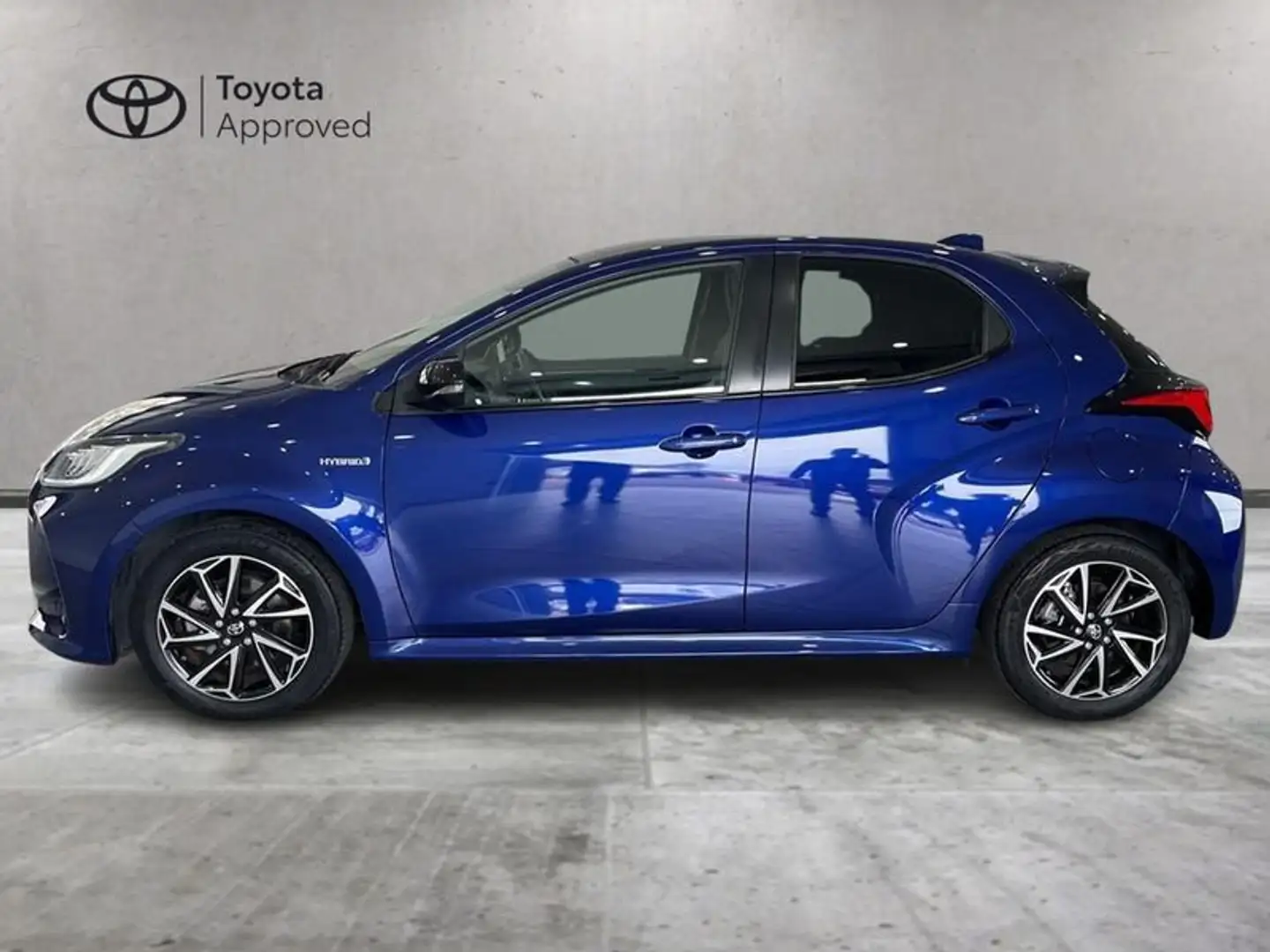 Toyota Yaris 1.5 Hybrid 5 porte Lounge Blu/Azzurro - 2