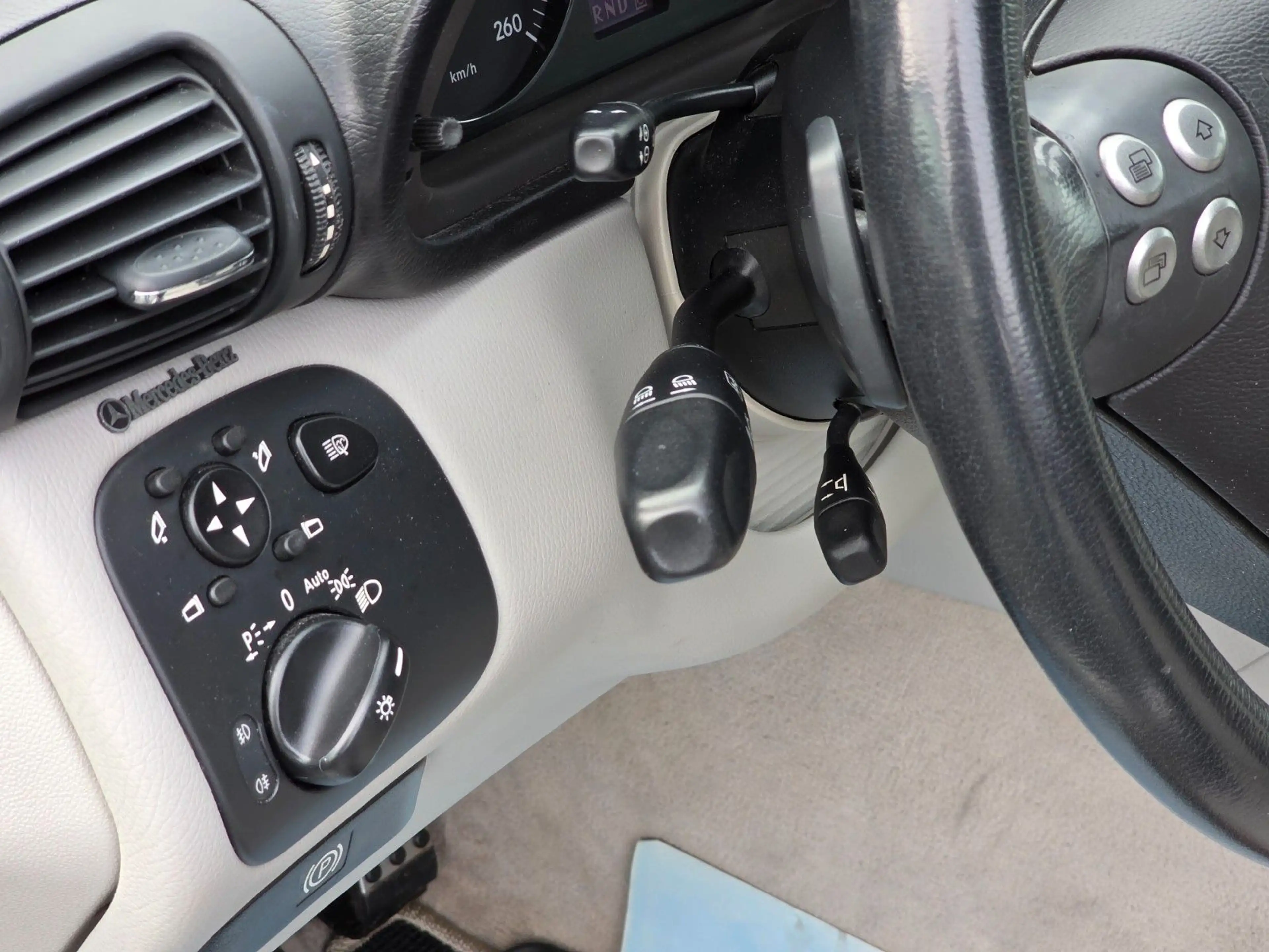 Mercedes-Benz C 220 CDI Evolution (PANO/XENON/LEDER/PDC/SHZ) — photo 15