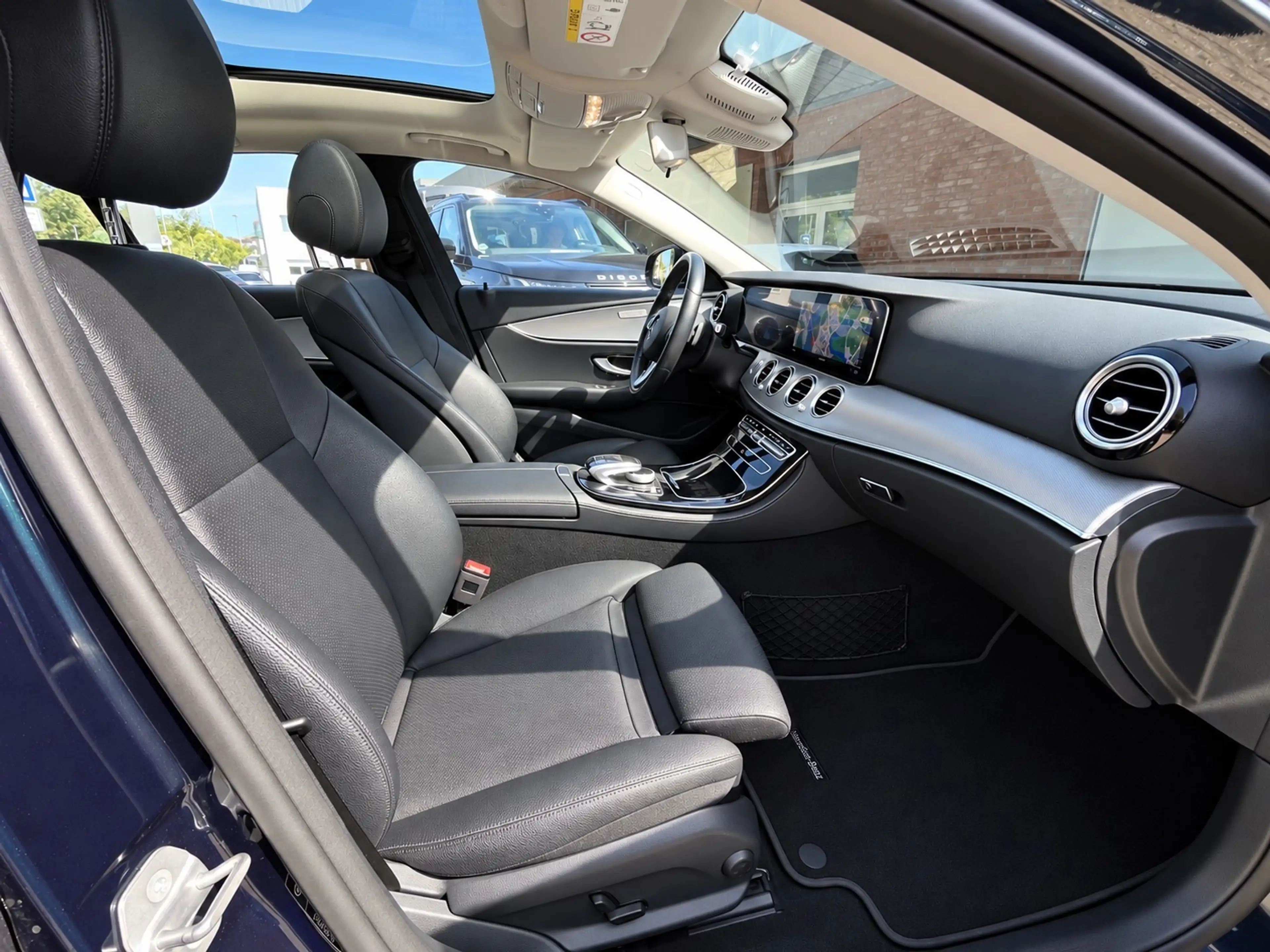 Mercedes-Benz E 200 Pano HeadUp Kamera WideScreen — photo 8
