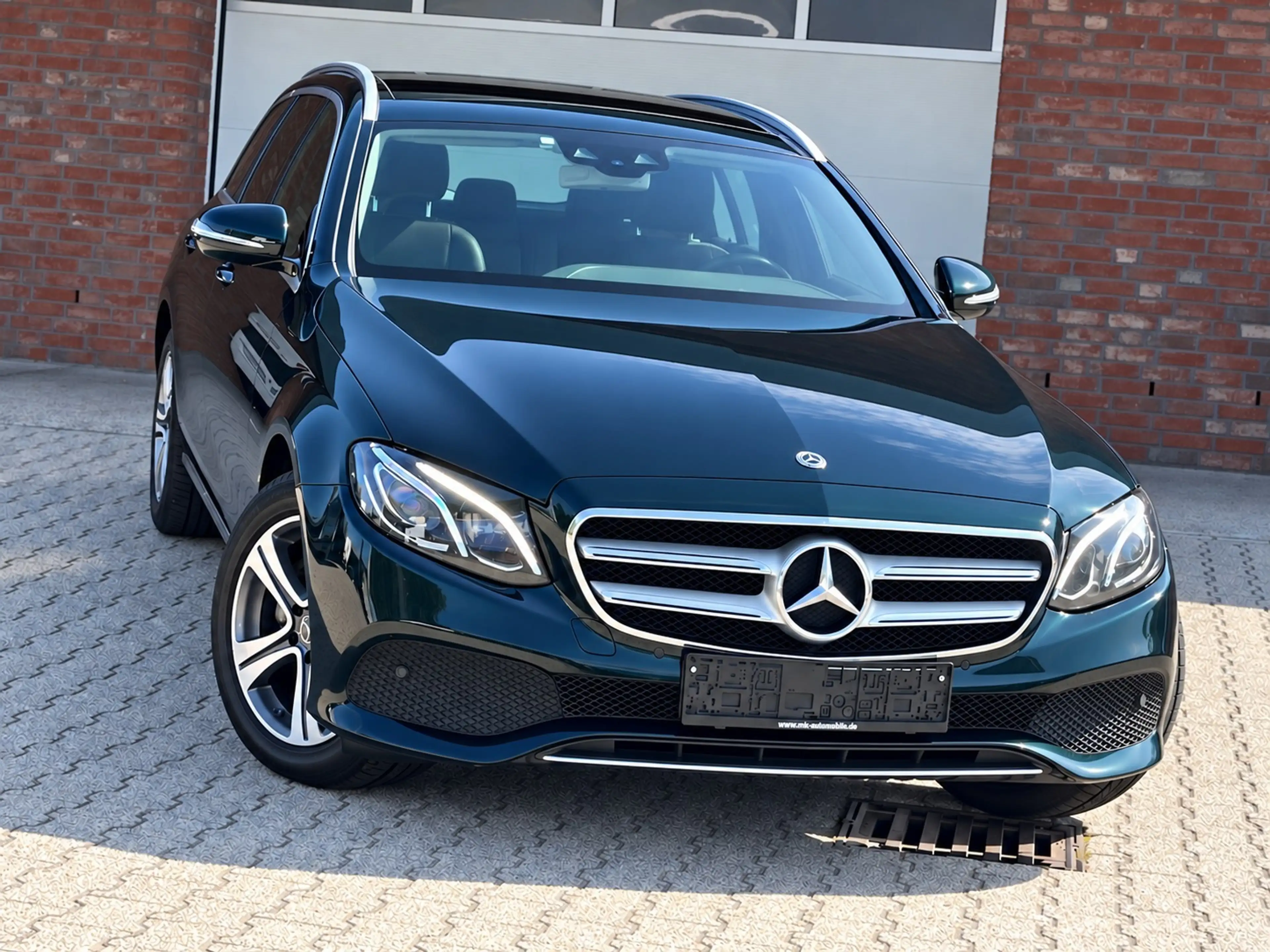 Mercedes-Benz E 200 Pano HeadUp Kamera WideScreen — photo 2
