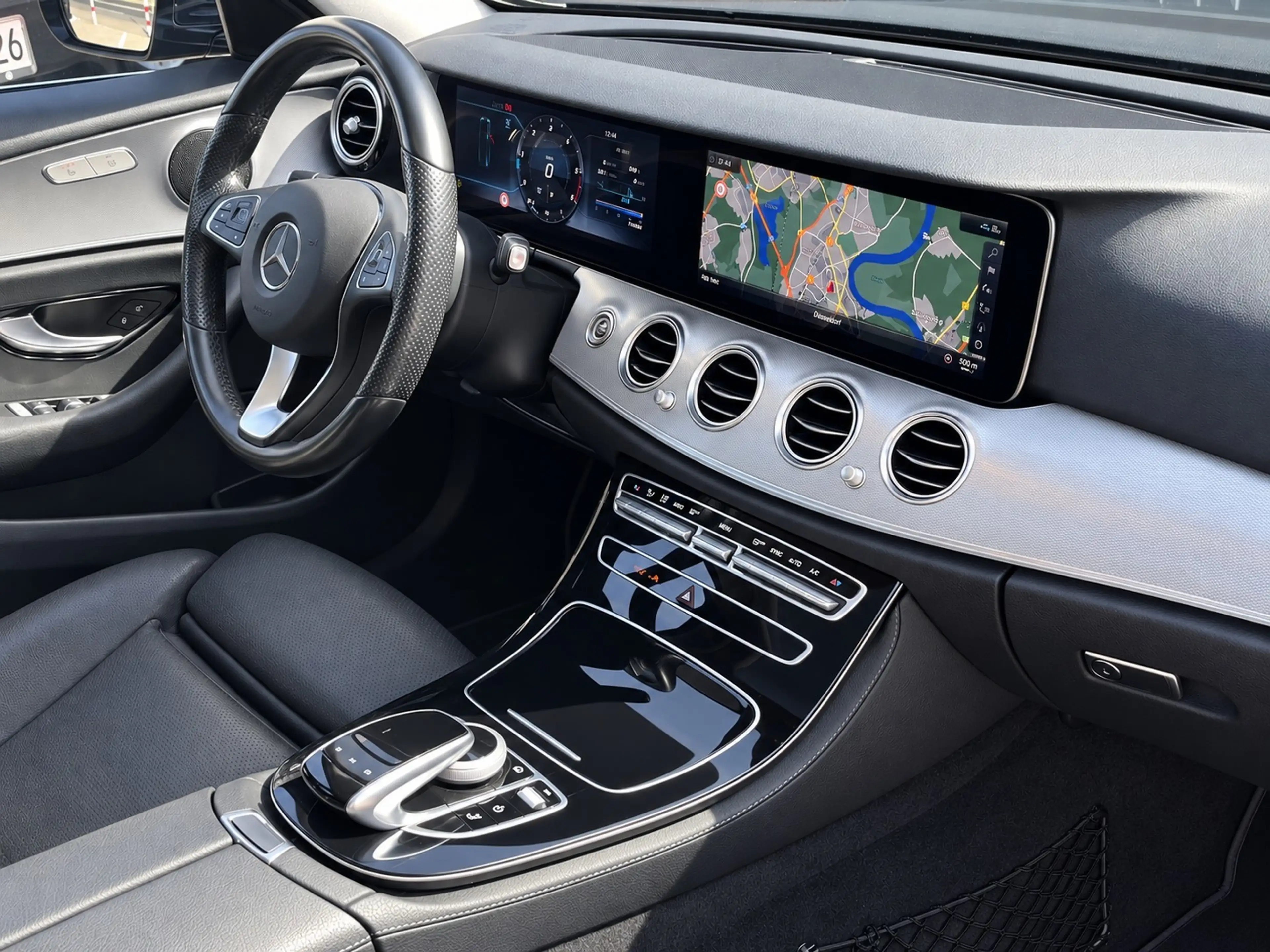 Mercedes-Benz E 200 Pano HeadUp Kamera WideScreen — photo 6