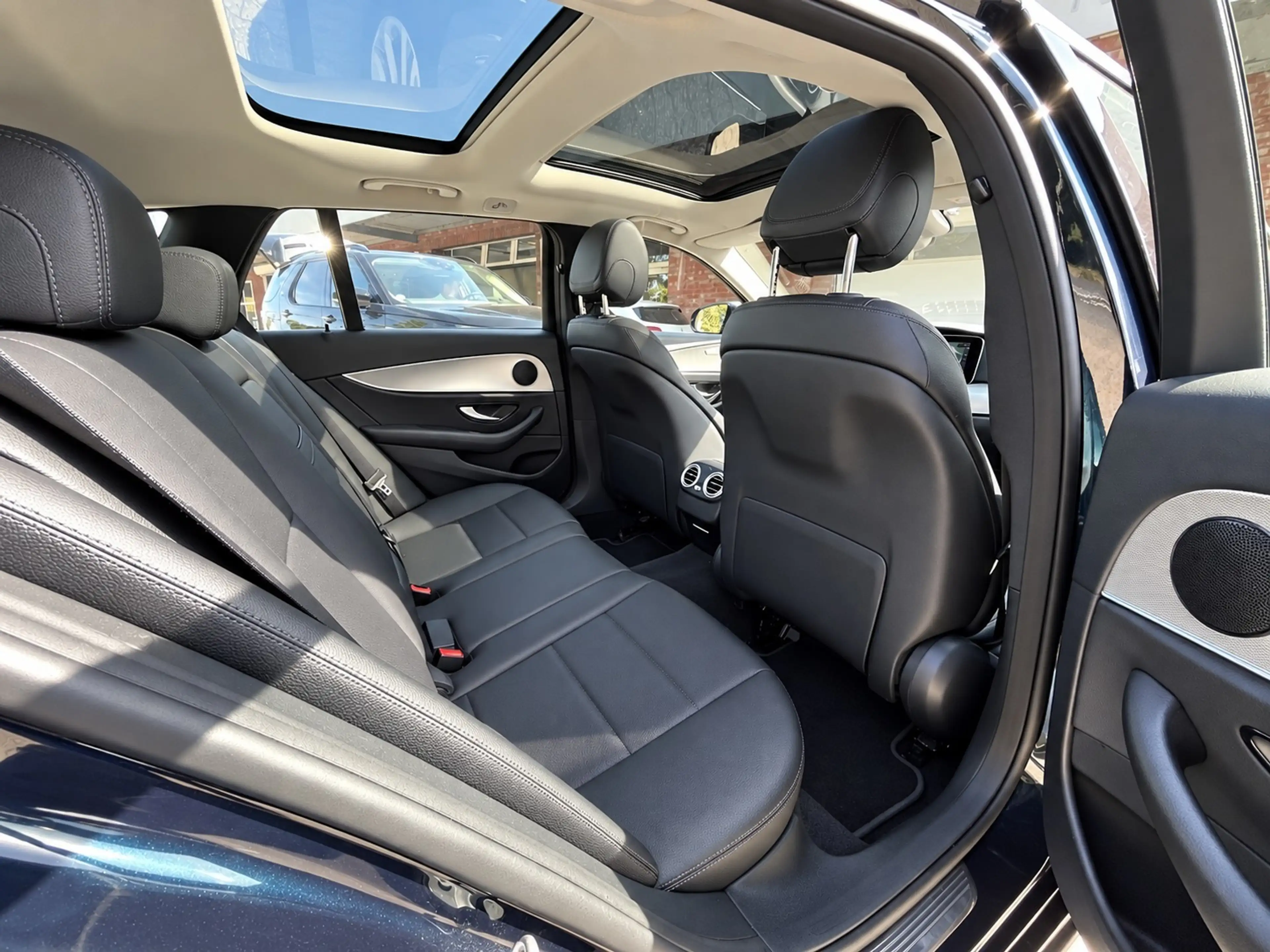 Mercedes-Benz E 200 Pano HeadUp Kamera WideScreen — photo 10