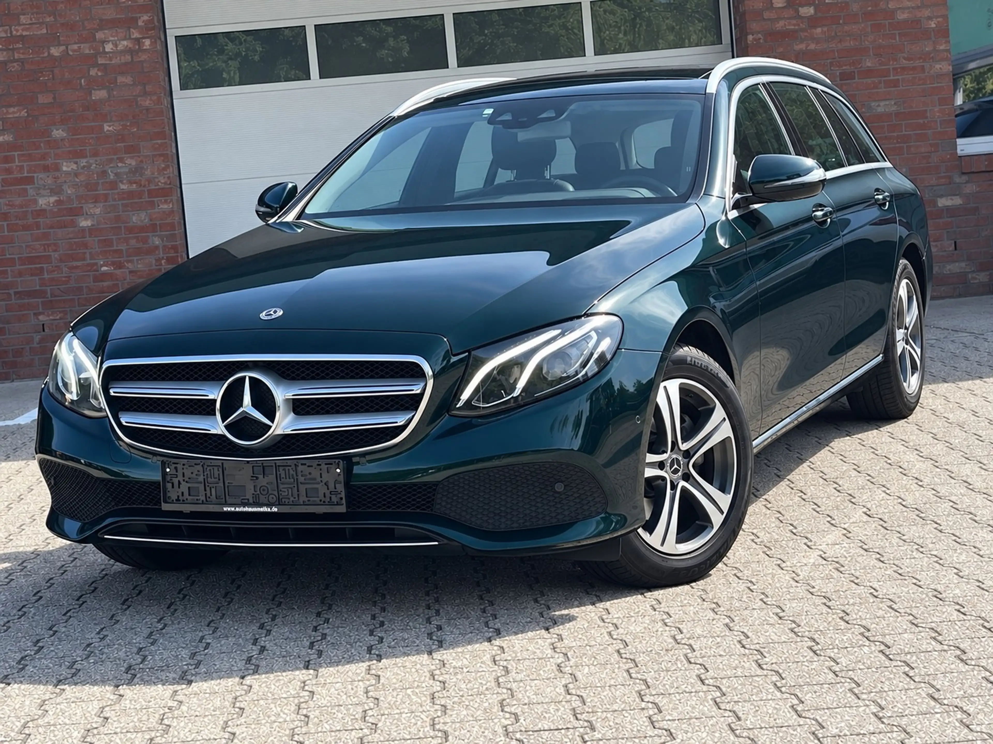 Mercedes-Benz E 200 Pano HeadUp Kamera WideScreen