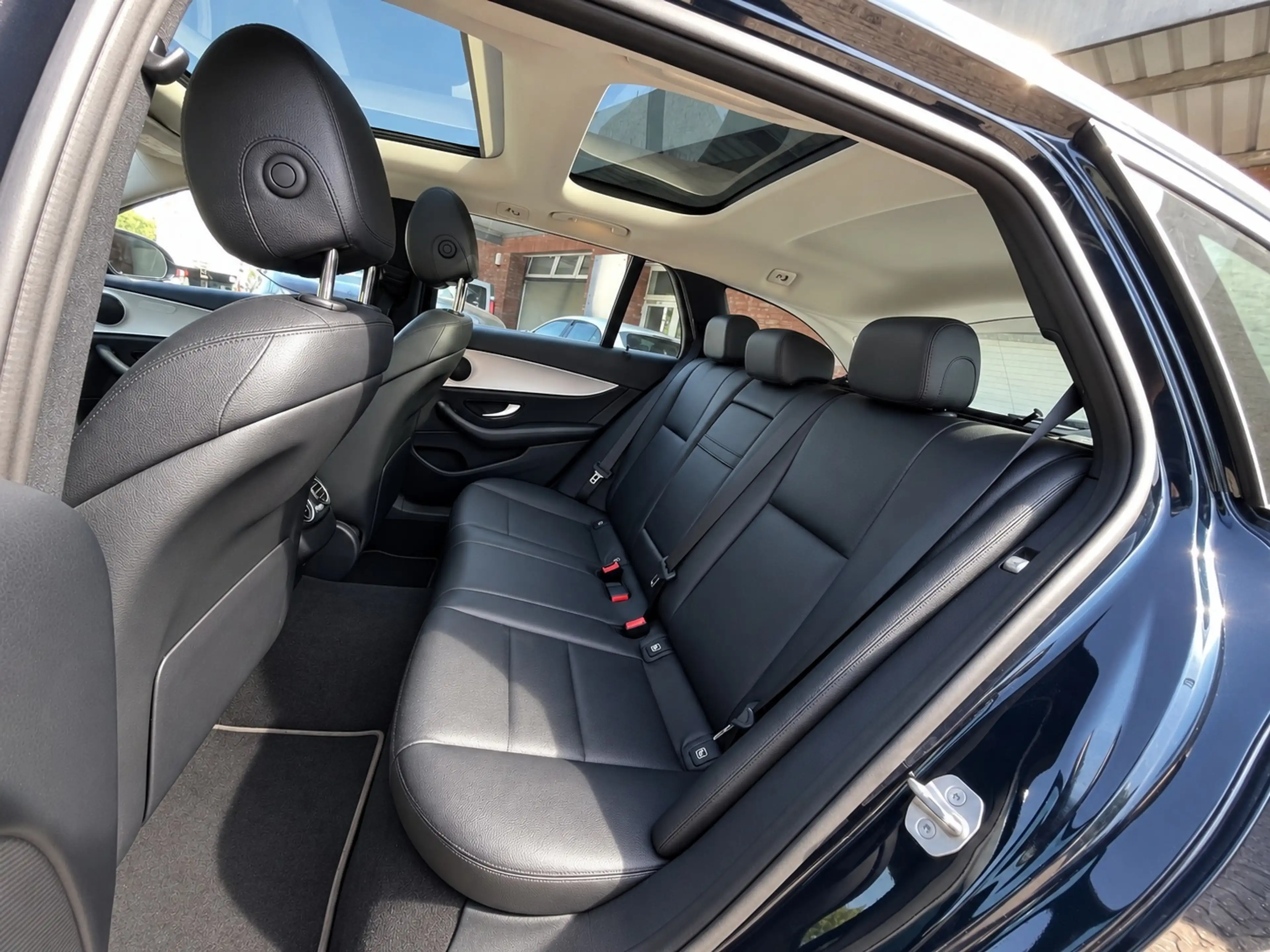Mercedes-Benz E 200 Pano HeadUp Kamera WideScreen — photo 9