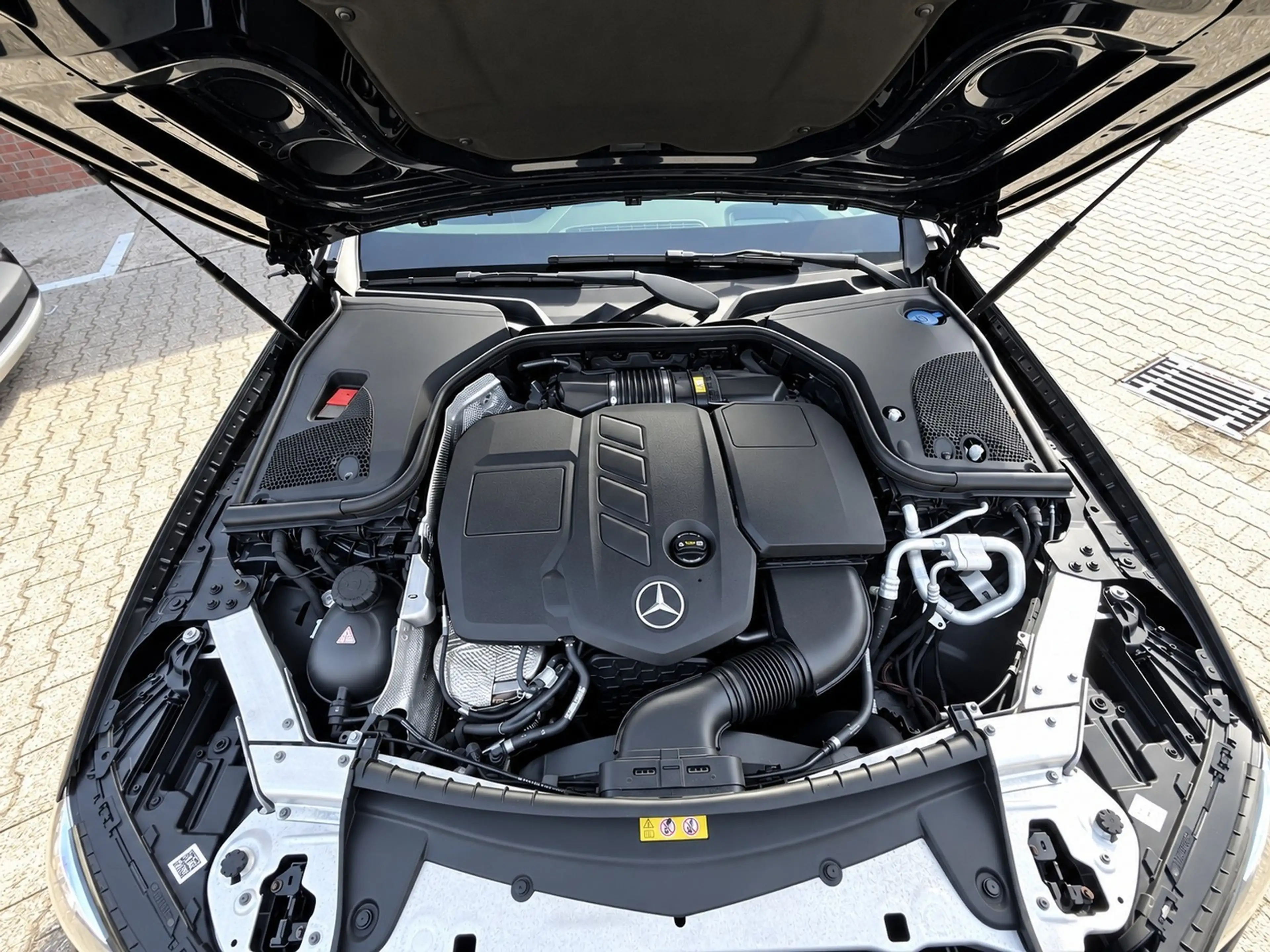 Mercedes-Benz E 200 Pano HeadUp Kamera WideScreen — photo 12