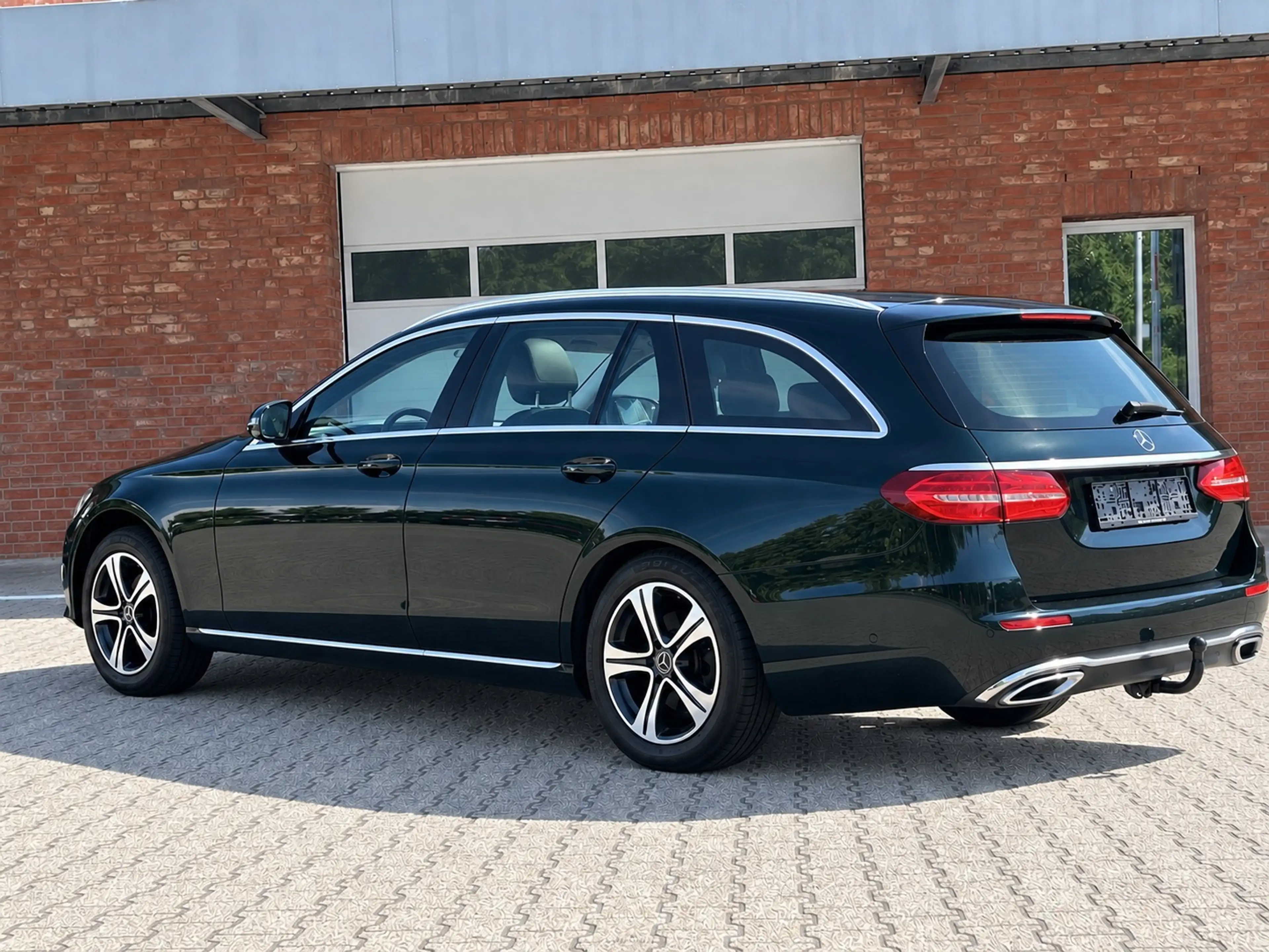 Mercedes-Benz E 200 Pano HeadUp Kamera WideScreen — photo 3
