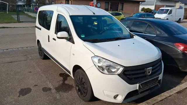 Dacia Dokker Laureate
