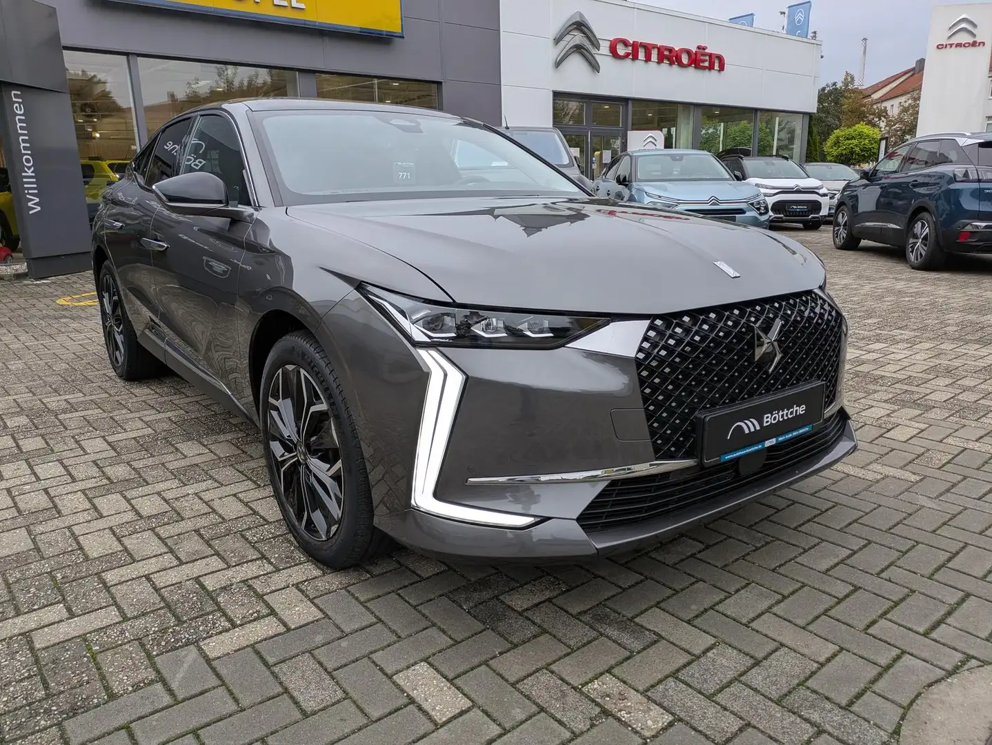 DS Automobiles DS 4 Opera 1.2 12V e-THP / PureTech Metallic Grau - 2