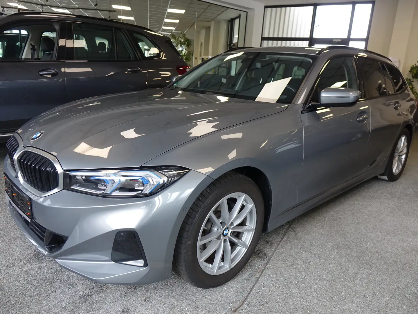 BMW 318 318 d Touring+AHK+Pano+Standheizung+H/K+HUD+RFK+ Gris - 2