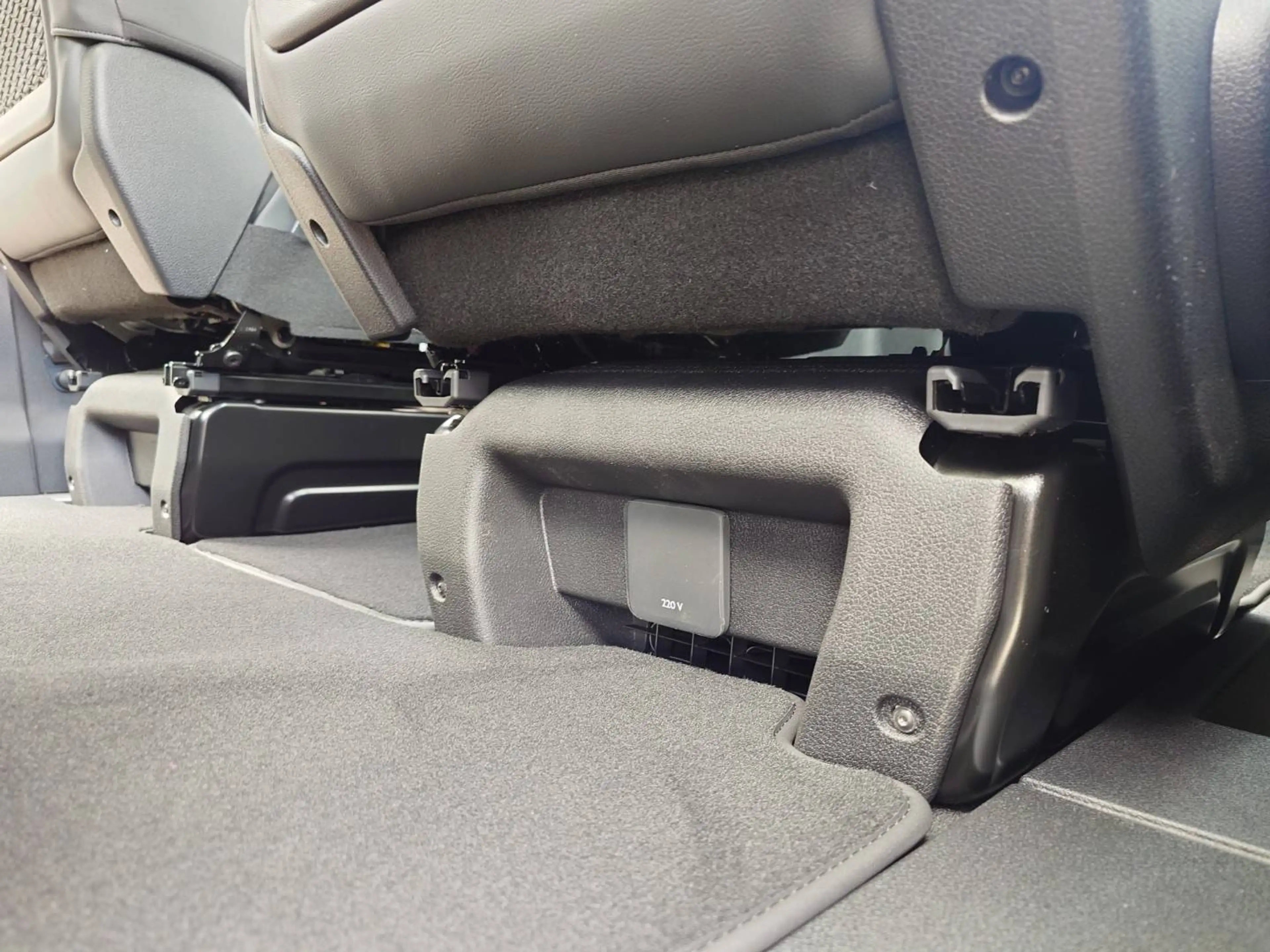 Peugeot Traveller Allure VIP 2,2 HDi 180 L2 *AHK*ACC*7-Sitzer*PanoDach*Standhzg*Massage* — photo 14