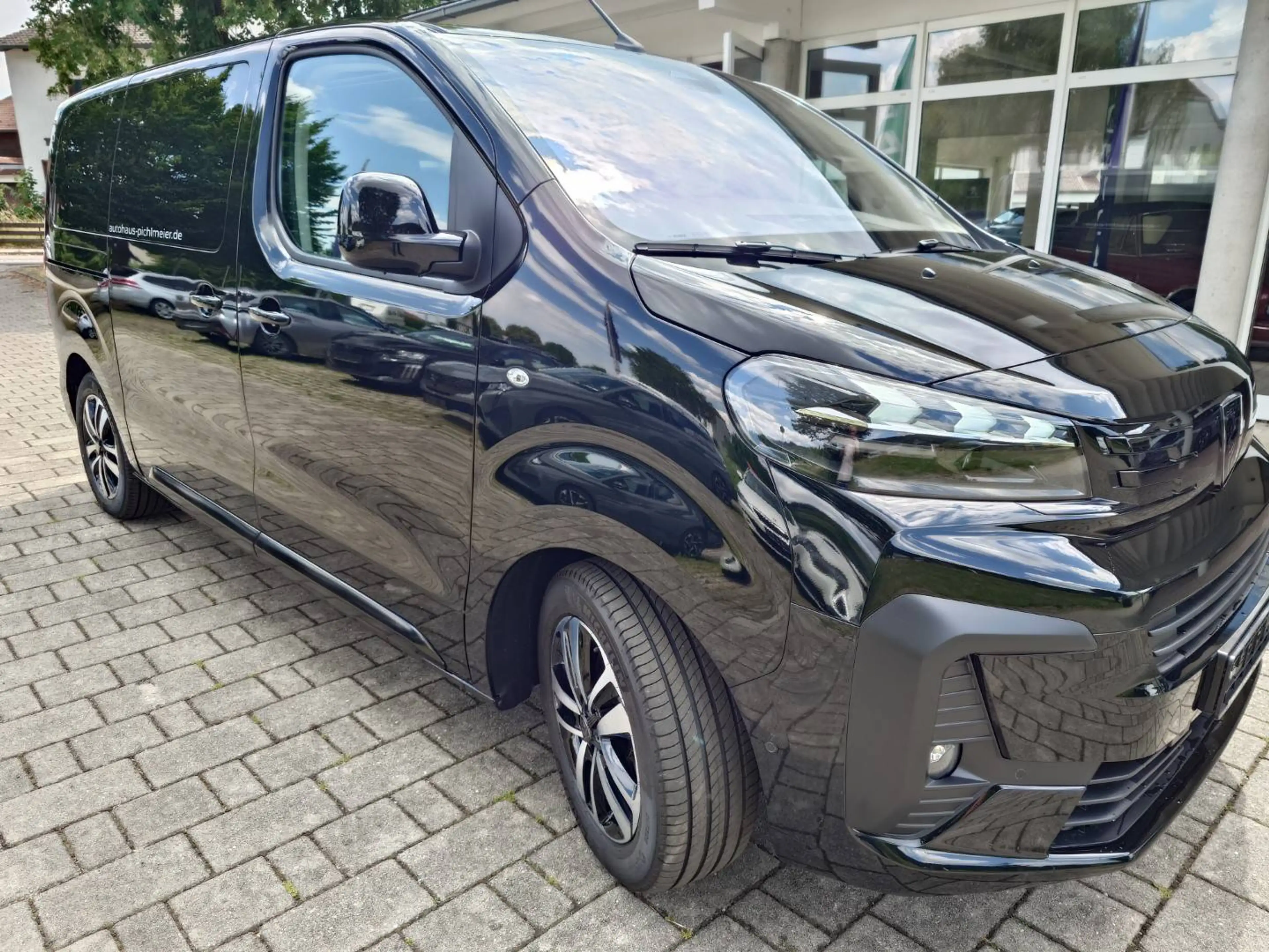 Peugeot Traveller Allure VIP 2,2 HDi 180 L2 *AHK*ACC*7-Sitzer*PanoDach*Standhzg*Massage* — photo 7