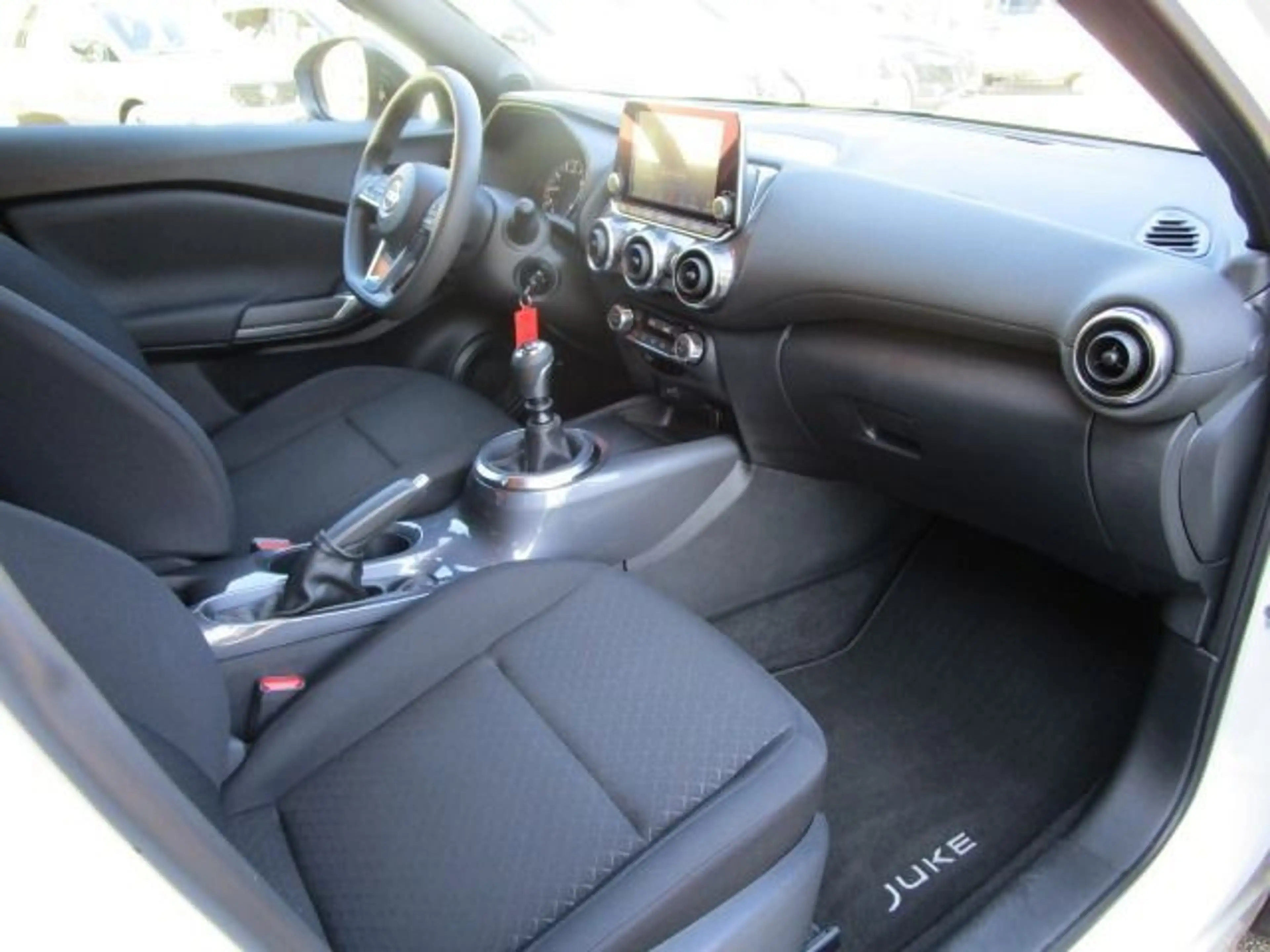 Nissan Juke 1.0 DIG-T 6MT 117PS Acenta AHK — photo 11