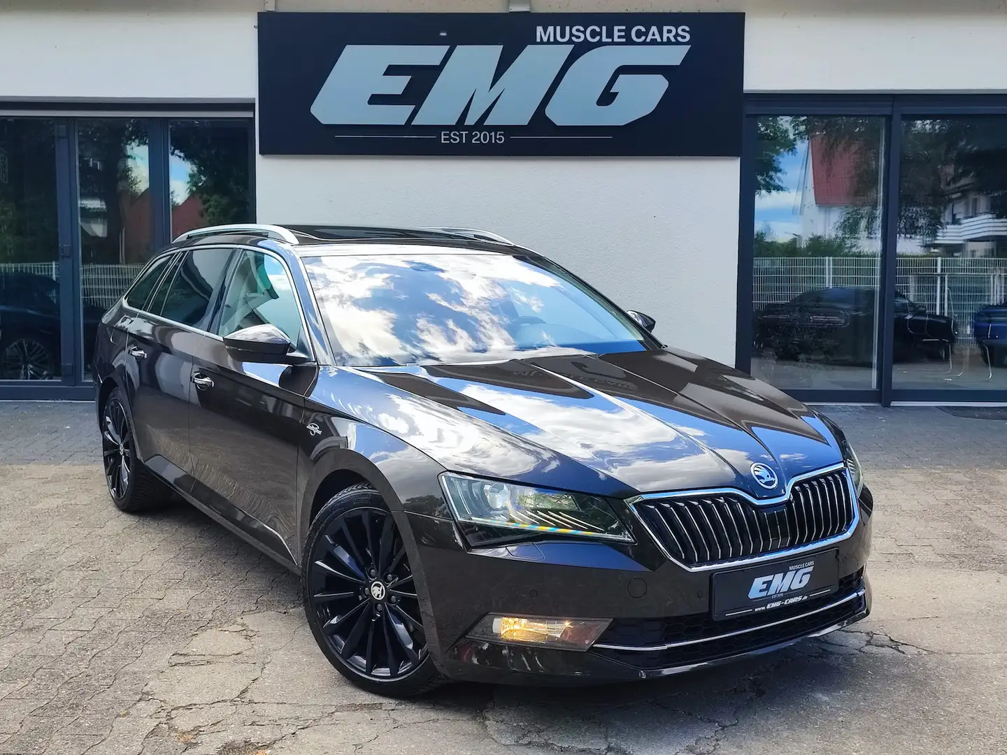 Skoda Superb Combi 2.0 TDI*L&K*PANO*ACC*TWA*DCC*MEMORY* Braun - 1