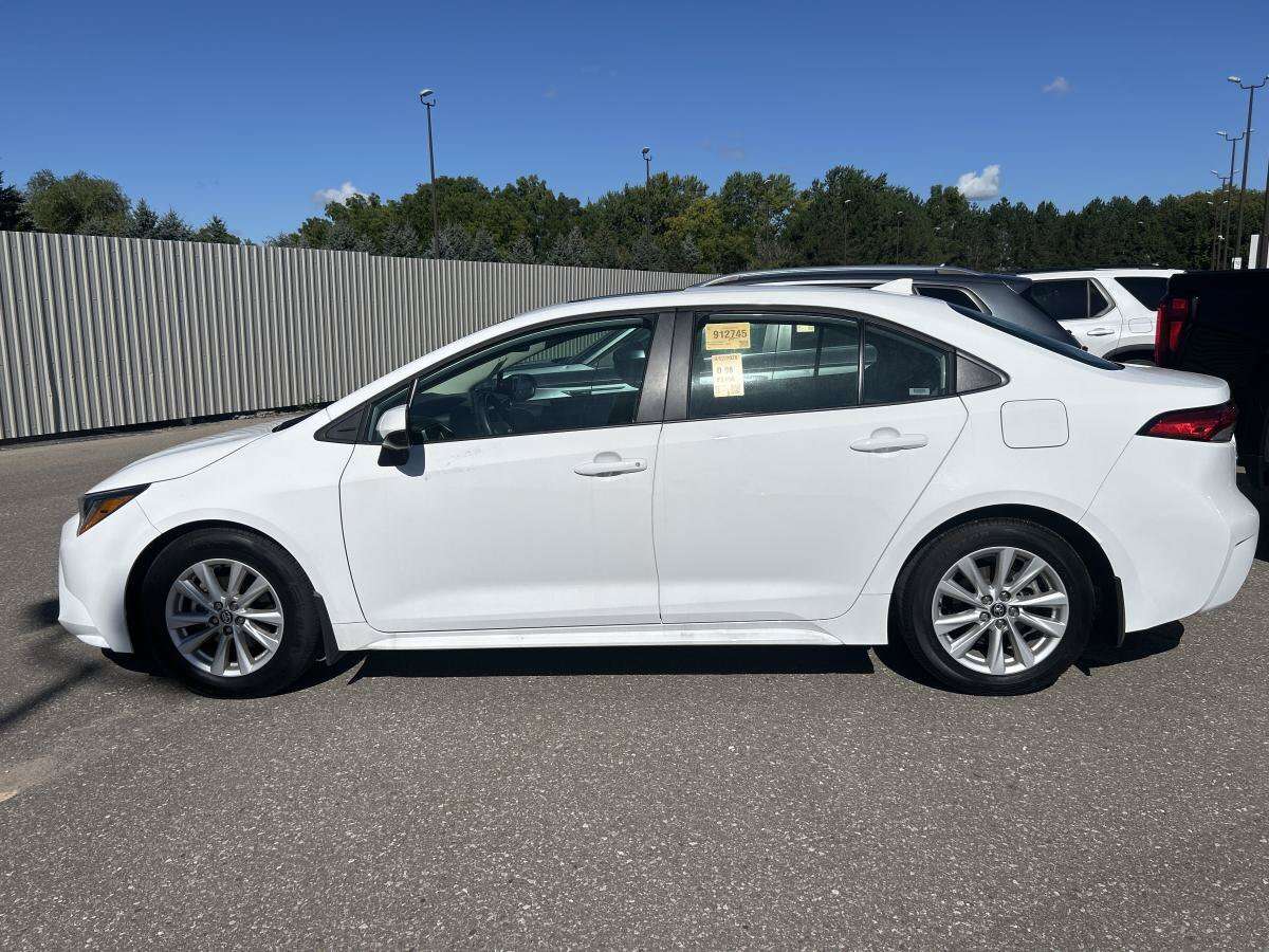 2026 Toyota Corolla LE | Sunroof | Heated Steering Wheel