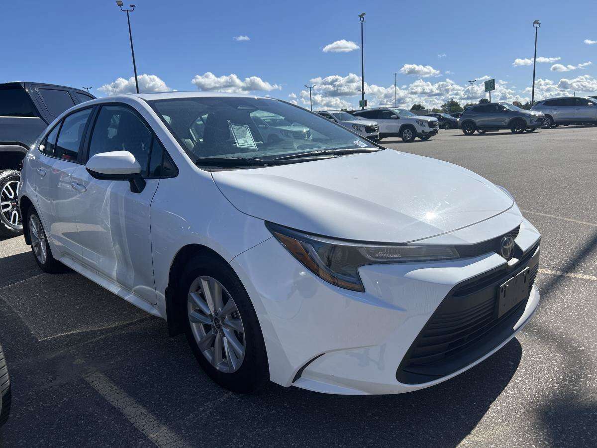 2026 Toyota Corolla LE | Sunroof | Heated Steering Wheel — снимка 1