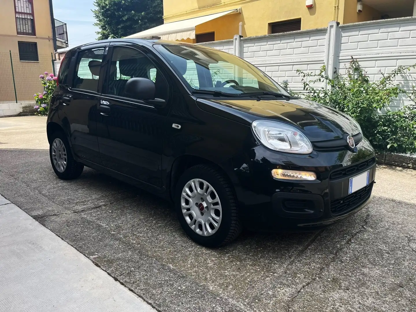 Fiat Panda 1.2 Lounge *NEOPATENTATI-UNIPROPRIETARIO* Negro - 1