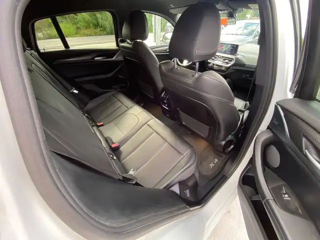 BMW X4 view 10