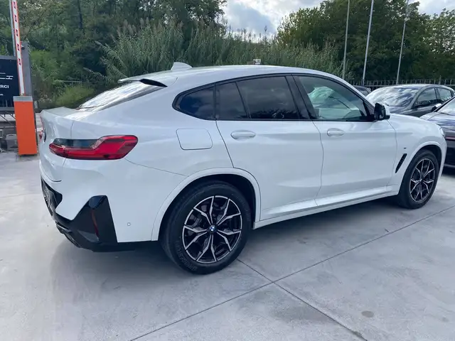 BMW X4 view 13