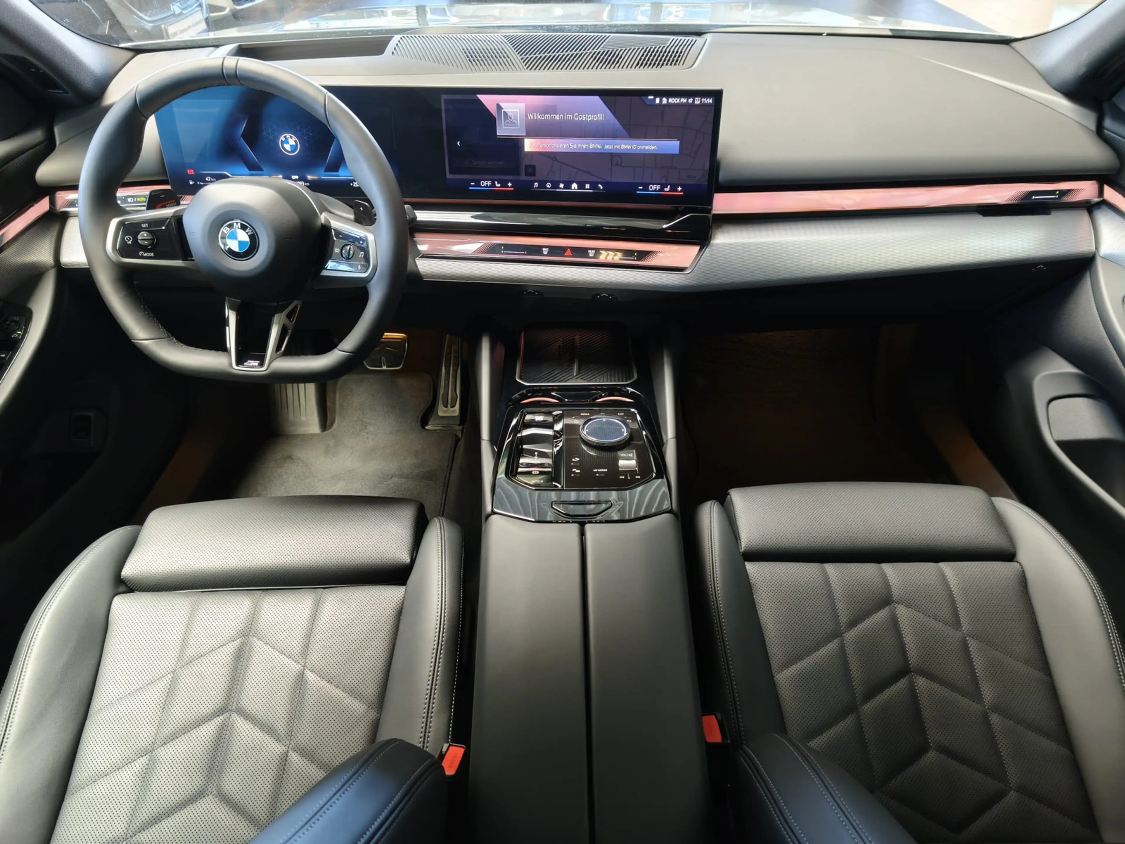 BMW 520 d xDr M Sport Tour. 360°/HUD/Travel/20"/AHK — photo 11