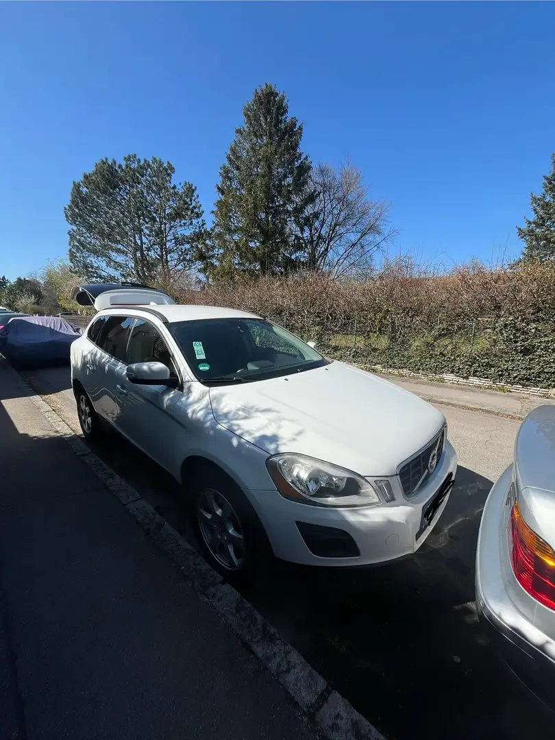 Volvo XC60 2.4D DRIVe Kinetic im Schweden gebaut - 1
