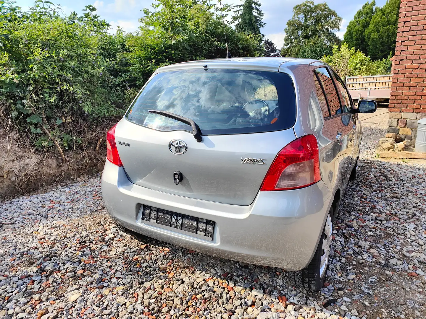 Toyota Yaris Yaris 1.3i VVT-i 16v Luna Gümüş rengi - 2
