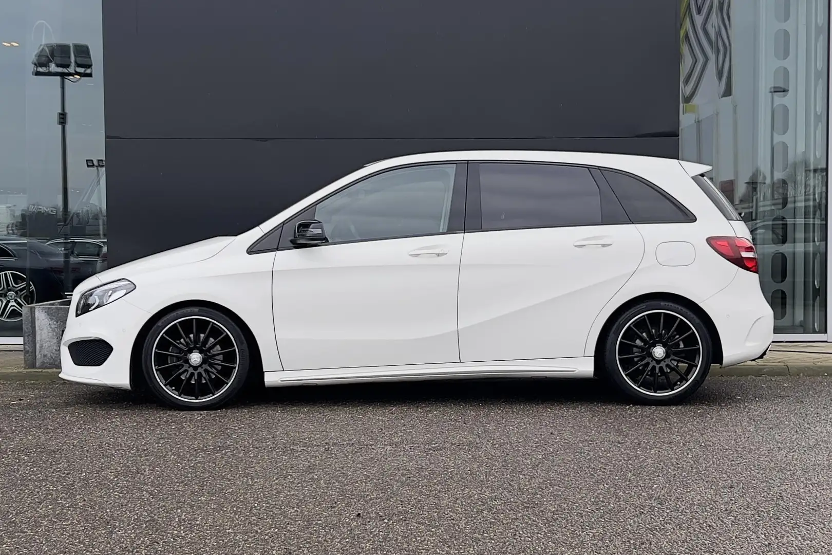 Mercedes-Benz B 180 B Automaat AMG Line | Nightpakket | Ambition Pakke Blanco - 2