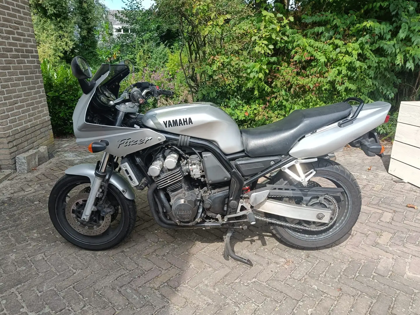 Yamaha FZS 600 Zilver - 1