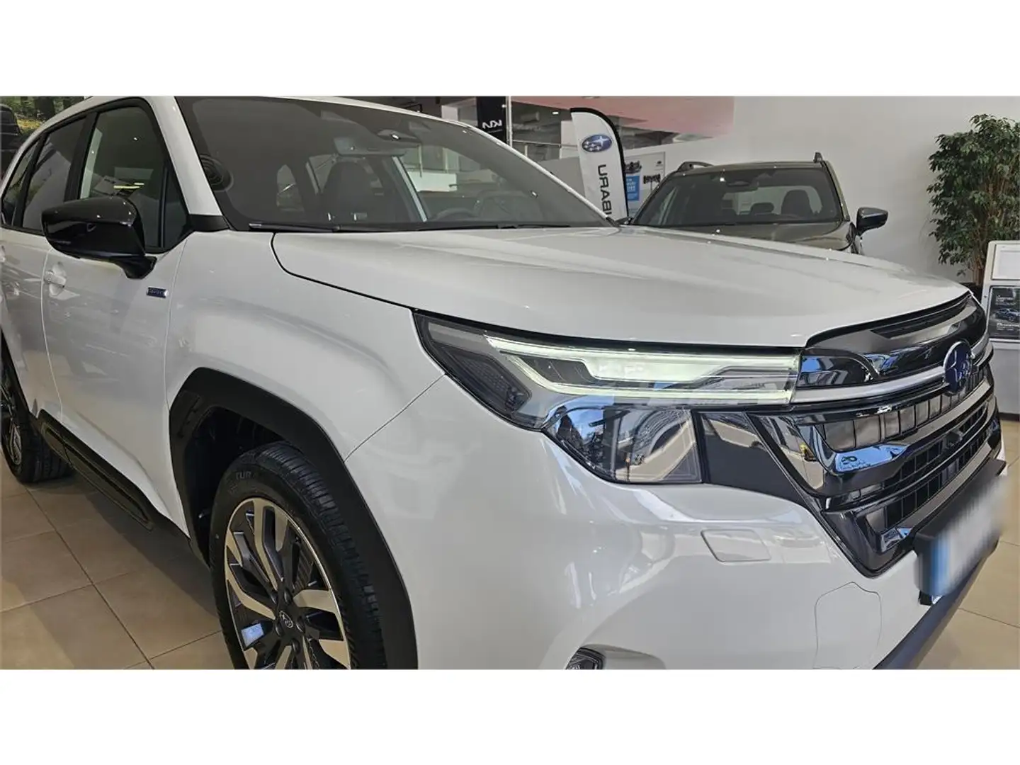 Subaru Forester 2.0i Hybrid Touring - 2