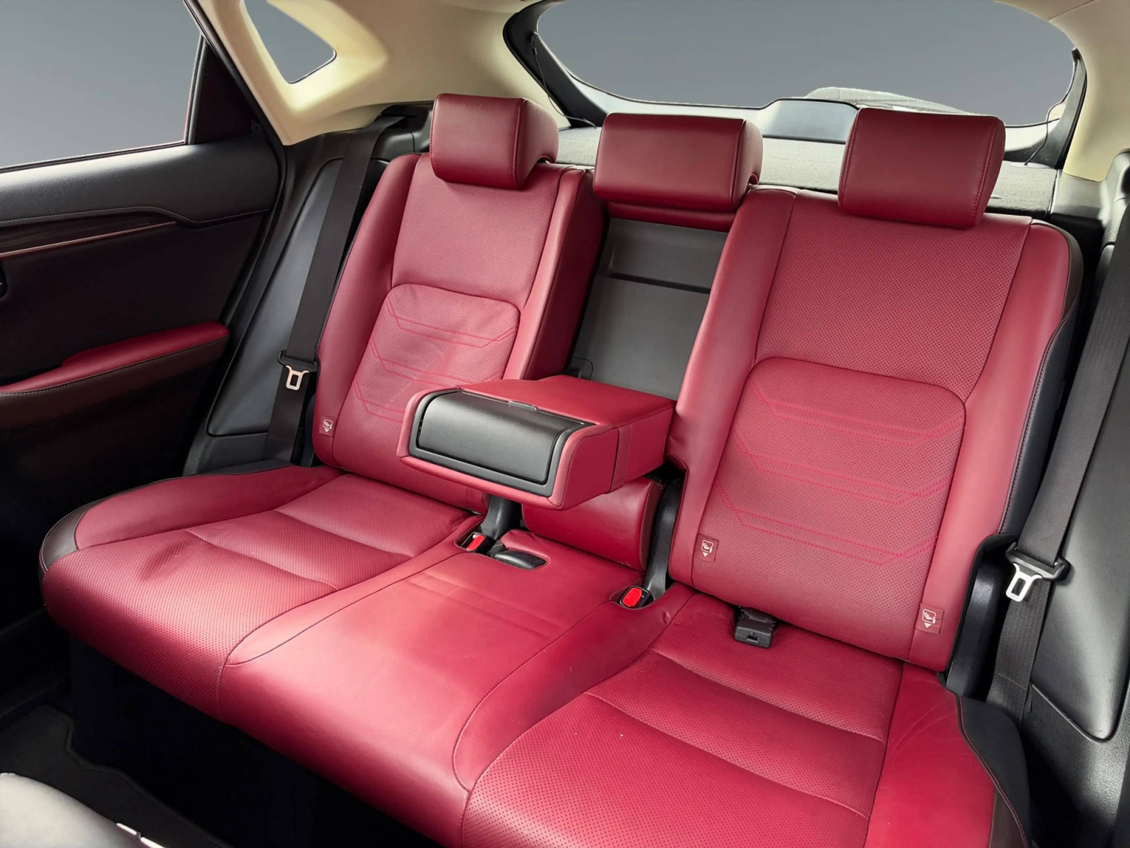 Lexus NX 300h LEXUS 2,5 NX300H AWD EXE '18 — photo 13